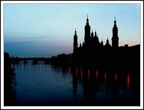 20070330001713-zgz-el-20pilar-20de-20noche-filtered.jpg
